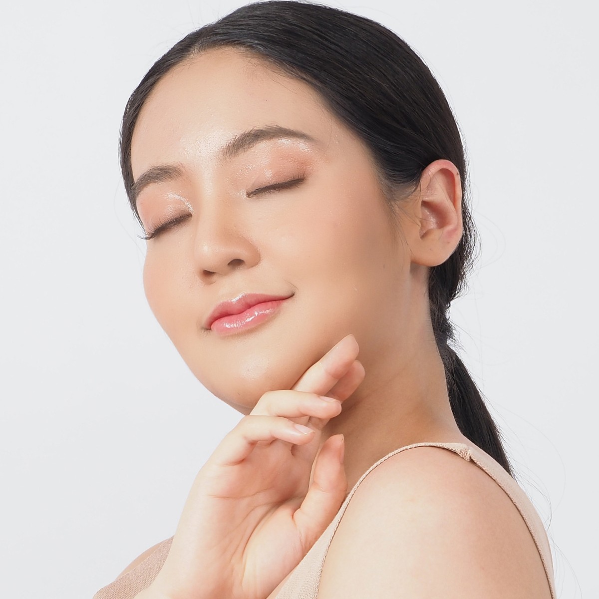 Revitalisieren Sie Ihre Haut auf natürliche Weise: Stammzellentherapie zur Gesichtsverjüngung in Bangkok, Thailand, in der Vega Clinic